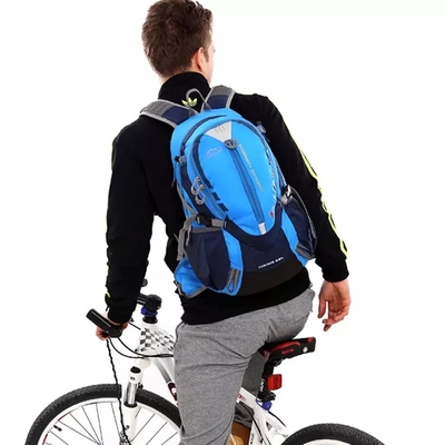 La prenda impermeable del viaje que camina la cima de la montaña del ocio de la mochila hace excursionismo deportes al aire libre durables empaqueta para los hombres
