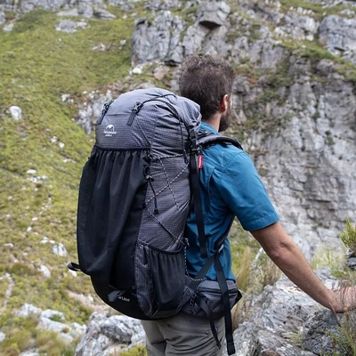 Mochila que camina impermeable negra del ODM mochila de la escalada de 65 litros al aire libre