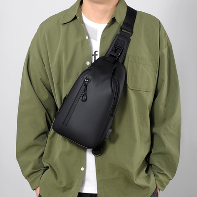 Cruz impermeable del ISO - bolso para hombre del pecho de la honda del bolso de la honda del cuerpo con carga por USB