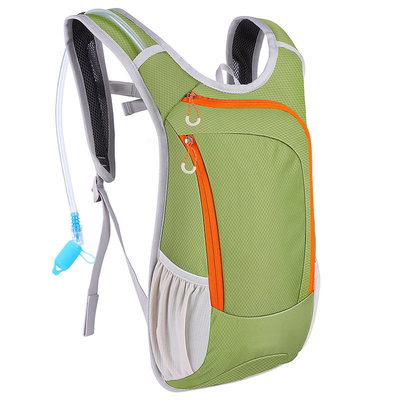 mochila única de la agua corriente 2L que completa un ciclo caminando la mochila con la vejiga del agua