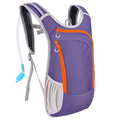 mochila única de la agua corriente 2L que completa un ciclo caminando la mochila con la vejiga del agua